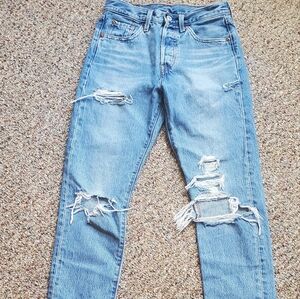 Sold Levi distressed W25 L32